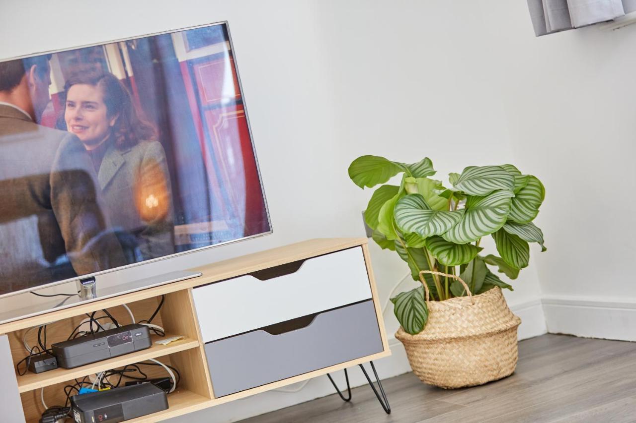 Cosy,Modern And Relaxing 3 Bedroom House With Parking แมนเชสเตอร์ ภายนอก รูปภาพ