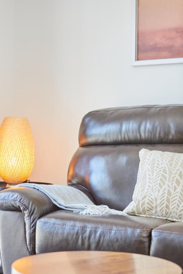 Cosy,Modern And Relaxing 3 Bedroom House With Parking แมนเชสเตอร์ ภายนอก รูปภาพ